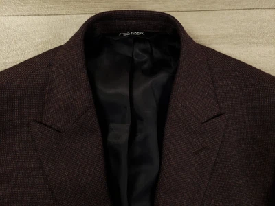 Abrigo Deportivo Jos A Bank Hombre 42L Ajuste A Medida Burdeos Púrpura Pico Solapa Dos Botones Foto 1 de 4