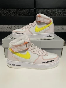Nuevo W Nike Air Force 1 '07 Mid "Feel Love" FD0869-100 Mujer Talla 7 Zapatos RAROS - Imagen 1 de 7