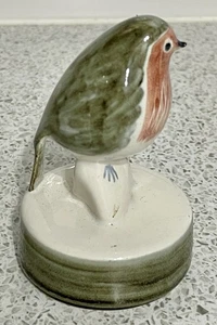 RYE POTTERY SMALL FIGURINE OF A ROBIN BIRD MADE IN ENGLAND - Picture 1 of 10