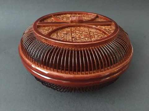 Japanese Chinese Bamboo Woven Food Snack Candy Basket 7.75"D Lacquered Handmade Cover