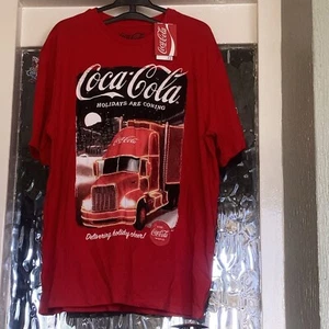 Coca Cola Red Holidays Are Coming T Shirt NWT - Picture 1 of 3