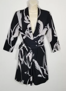BCBGMaxAzria Women Sz Medium Black Gray Beige Faux Wrap Dress Floral 3/4 Sleeve - Picture 1 of 9