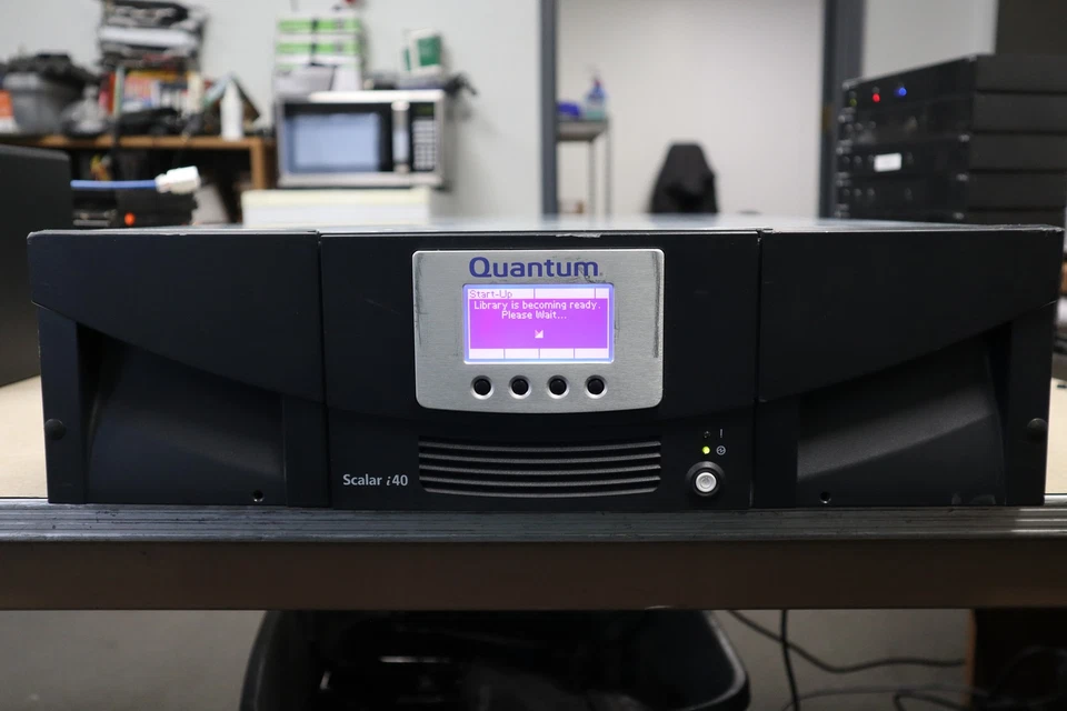 Unidad montada en rack Quantum Scalar i40 - Para piezas - Estado grado C Foto 1 de 4