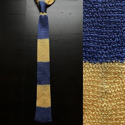 Gravata de malha listrada azul e amarela em excelente estado usado vintage década de 1950 década de 1960 Ivy Trad Prep Ucrânia - Imagem 1 de 4