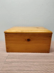 Handmade Pinewood Keepsake Box With Fitted Lid 8in x 6in x 4in - Picture 1 of 13