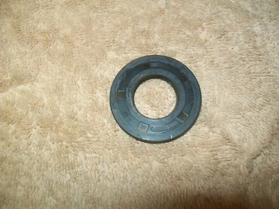 1 de Briggs & Stratton parte # 495307s sello de aceite se adapta al motor Foto 1 de 2