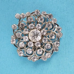 Vintage Rhinestone Brooch Round Silver Tone Filigree Flower Pin Sparkle Stunning - Picture 1 of 8
