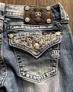 Miss Me Women’s Crystals, Sequins Pockets Cuffed Capri Denim Jeans Sz 28 - Picture 1 of 16