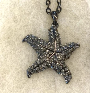 Trachten grauer Strass Anhänger auf 17 Zoll Kabelkette mit 2 Zoll Verlängerung - Bild 1 von 4