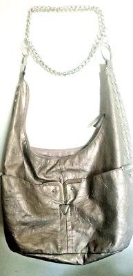 Bolso de hombro Bueno de cuero sintético plateado con correas beige y plateado tostado 17,5"x12" Foto 1 de 4