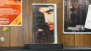 Frailty (VHS) Thriller, Bill Paxton, Matthew McConaughey ๐ผ TESTED, Ex-Rental ๐ผ - Picture 1 of 3