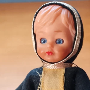 Vintage deutsche Amish Hartplastik Puppe mit schläfrigen hübschen blauen Augen - Bild 1 von 8