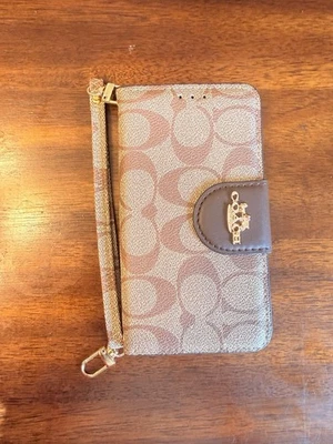 Mini monedero Coach para Apple iPhone 16-17 Foto 1 de 4