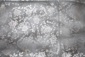 SEASONS GREETINGS IN SILVER FROM HOFFMAN - 100% COTTON FABRIC - Picture 1 of 4