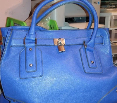 Cartera/bolso de mano Just Fab azul marino grande usado en excelente estado azul guijarros 15x13x5 Foto 1 de 4