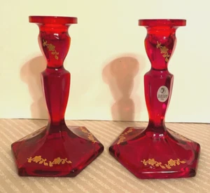 FENTON Pair CANDLESTICKS Ruby Red TAPER/DINNER US GLASS Hexagonal GOLD TRIM - Picture 1 of 9