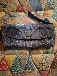 Coach Wristlet Clutch Gray Metallic Snakeskin Luxury Metropolitan Edgy Career - Picture 1 of 7
