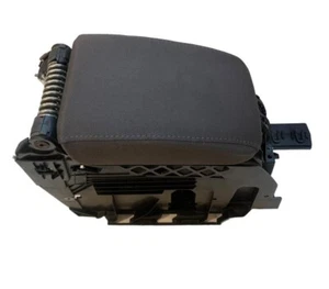 Bracciolo sedile nero console centrale VW Golf V MK5 1K0854207 - Foto 1 di 9