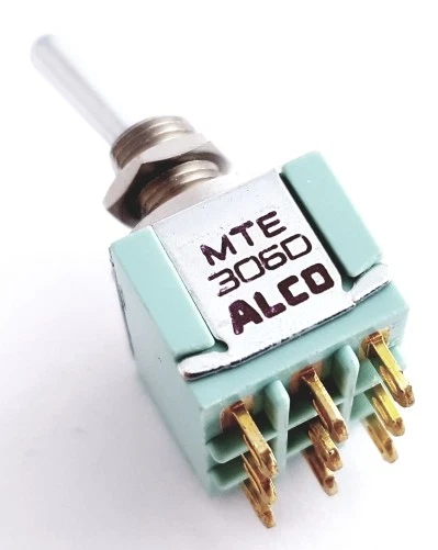 INTERRUPTORES DE PALANCA ALCOSWITCH MTE306D SERIE VERDE 3PDT ENCENDIDO 6 AMP 125 VAC Foto 1 de 1