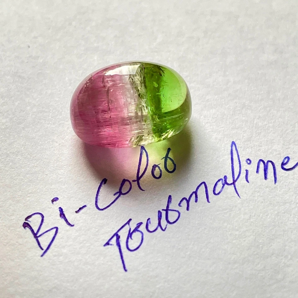 23 Carat Bicolour tourmaline cabochon from Afghanistan - Image 1 of 1