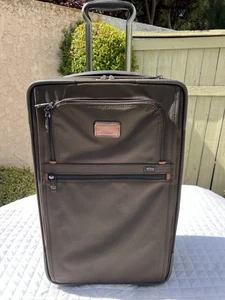 MALETA EXPANDIBLE TUMI ALPHA VIAJERO FRECUENTE 22" MARRÓN NYLON 22922ES2 - Imagen 1 de 17