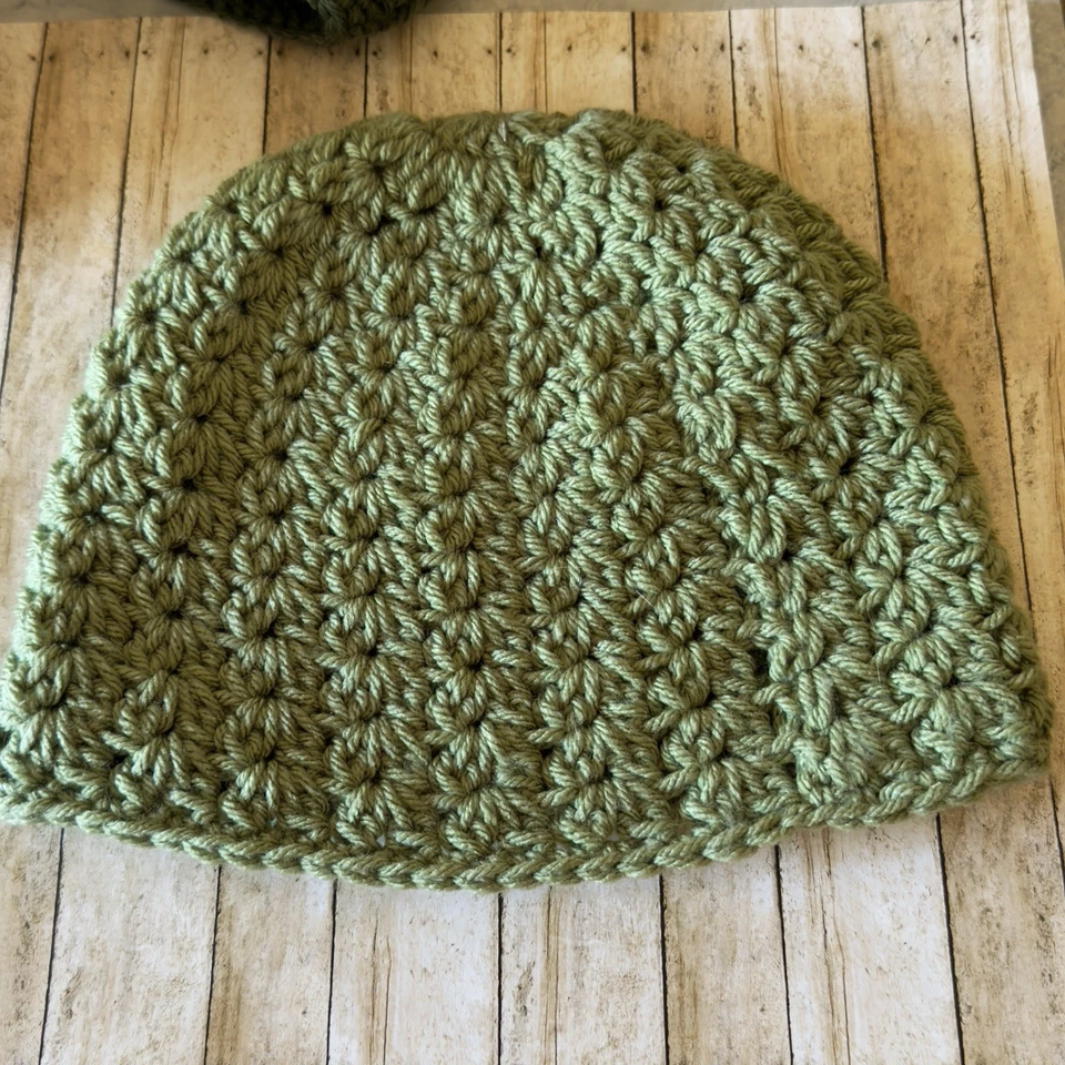 Handmade Crochet Hat Cap Adult Green Yarn Ski Winter Outdoor Acrylic Polyester - Image 1 of 1