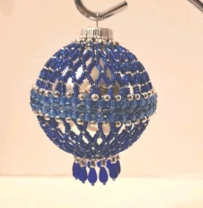 Adorno con cuentas de semillas de árbol de Navidad con cuentas azules y plateadas - Imagen 1 de 1