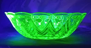 Large Vintage Art Deco Uranium Glass Fruit Trifle Dessert Serving Bowl - Picture 1 of 8