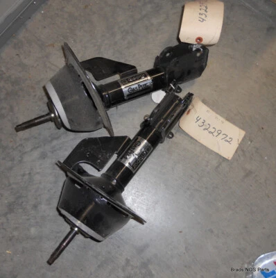 NOS OEM Mopar 1988-1993 Chrysler New Yorker Dodge Dynasty   FRONT STRUTS   PAIR - Image 1 of 2