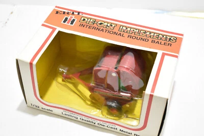 ERTL Die-Cast Implements Series! International Round Baler! 1/32! NMIB!  - Image 1 of 4