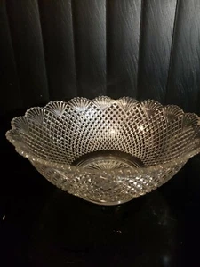 Crystal cut punch bowl with sawtooth rim and pineapple and fan design - Picture 1 of 6