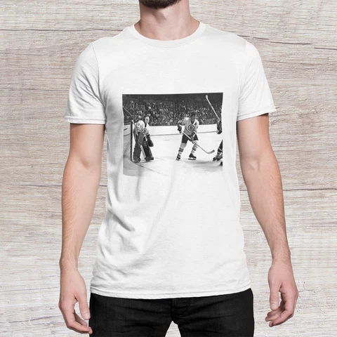 NHL 1970's Boston Gardens Bobby Orr & Ross Brooks Defend  Printed T Shirt NWOT Cover