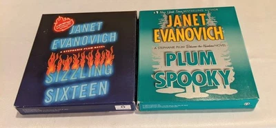Lot Of 2 Janet Evanovich Audiobooks Sizzling Sixteen & Plum Spooky Unabridged CD Foto 1 de 2