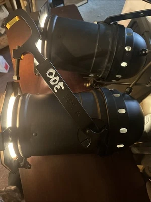 Two Tie 300 瓦投影仪灯 — 第 1/4 张图片