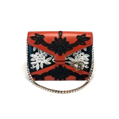Bolso sin asas de cuero de becerro bordado inglés Alexander Mcqueen Pin Foto 1 de 4