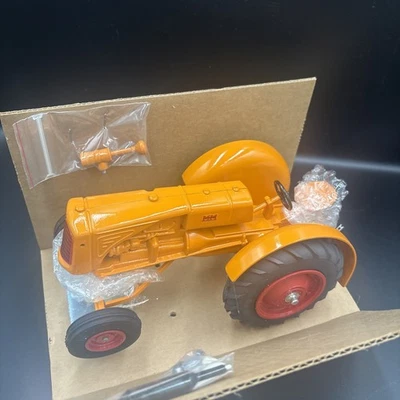 Minneapolis Moline UTS 1/16 Limited Edition Tractor Scale Model 2622 of 5000 - Image 1 of 4
