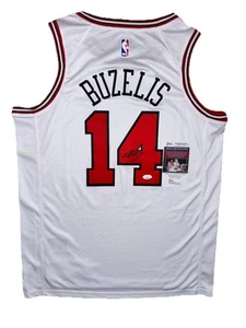 Camiseta deportiva blanca autografiada firmada por Matas Buzelis de los Chicago Bulls con certificado de autenticidad JSA CD77735 - Imagen 1 de 3