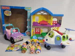 Fisher Price Little People Busy Day Puppenhaus 17 Teile Puppen DVD Lichter Musik - Bild 1 von 19