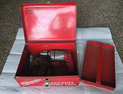 Milwaukee, электрическая дрель 0222, высокопрочная, 3/8 дюйма протестирована и работает + металлический корпус - Изображение 1 из 4