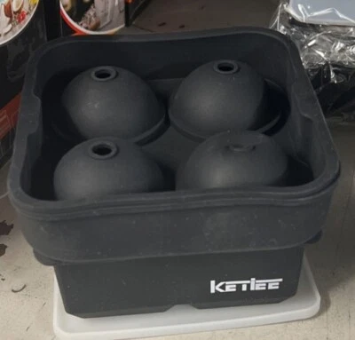 ketiee ice cube trays set of 2, silicone large square ice cube molds with lid & - Image 1 of 4