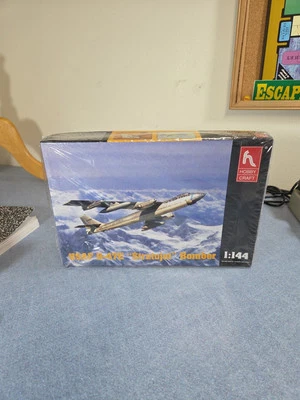 Hobby Craft USAF B-47E Stratojet Bomber 1:144 U.S. Air Force Model Kit HC1251 - Image 1 of 4