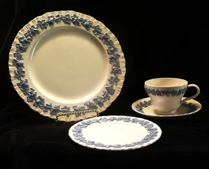 WEDGWOOD QUEENSWARE 4 PIECE PLACE SETTING -A - Picture 1 of 6