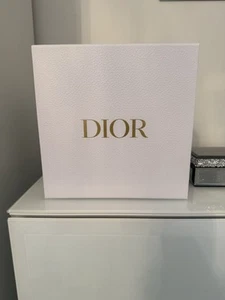 Christian Dior White textured gift presentation box with Gold Dior And Tissue - Picture 1 of 6