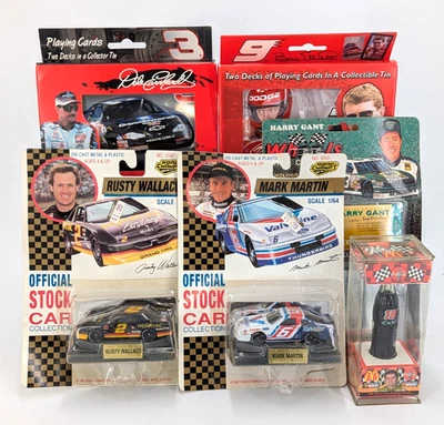 Lote de colecionáveis da NASCAR: conjuntos de cartas de baralho de lata, carros Road Champs, cartão holográfico+ - Imagem 1 de 4