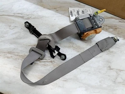 Used Front Right Seat Belt Front fits: 2006 Kia Sedona bucket seat passenger ret — 第 1/4 张图片