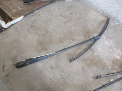 Brazo y hoja limpiaparabrisas pasajero Chrysler Maserati TC 89 90 91 #2 Foto 1 de 4