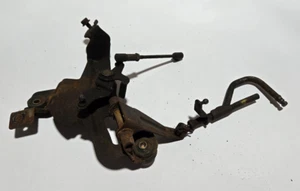 TOYOTA PICKUP TRUCK CELICA? HILUX 20R CARB 22R THROTTLE LINKAGE MOUNT BRACKET #2 - Picture 1 of 4