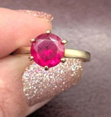 10K Yellow Gold Solitaire Created Ruby Ring Size 6 with 2mm Band Width ~ 2.1g - Image 1 of 4