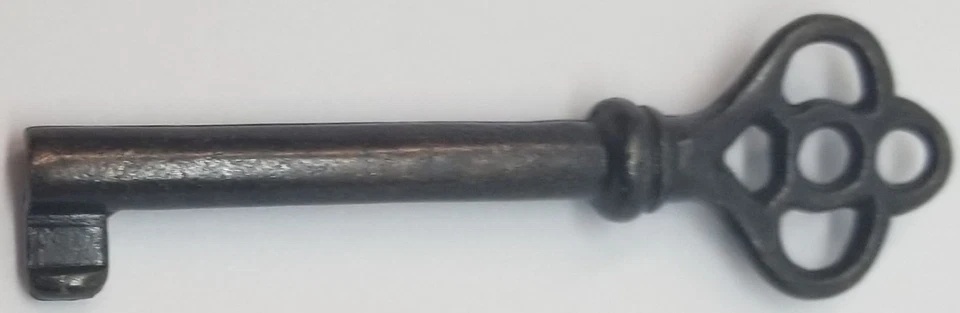 Antigua llave de latón cerradura esqueleto vintage antigua elegante cromo joyería adorno pátina Foto 1 de 4