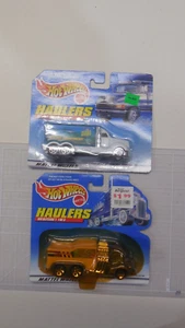 1998-99 Hot Wheels HAULERS: OVER THE ROAD POWER TRUCKS LOT OF 2 - Picture 1 of 6
